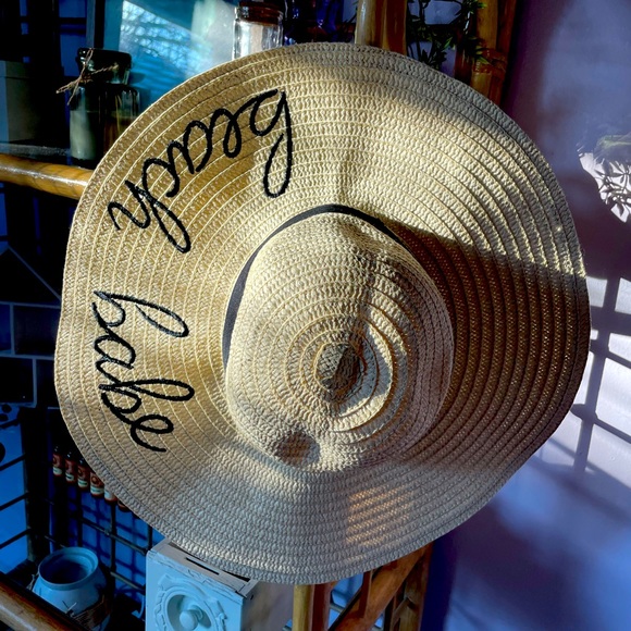 “Beach Babe” Straw Hat - Picture 4 of 5